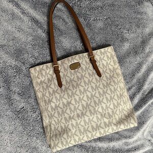 Michael Kors Signature Tote Med Bag